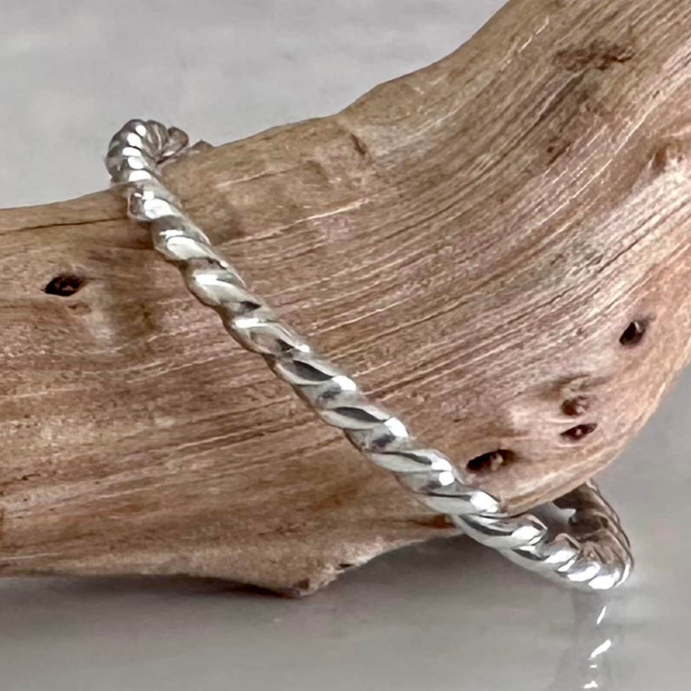 
                  
                    925 Sterling Silver Twisted  Ring Band, Handmade Minimalist Ring Band, 1.5mm Stacking Ring, Skinny Thumb Ring
                  
                